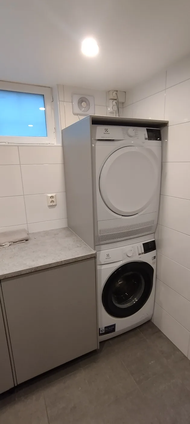 Tvättstuga med klinkergolv utförd av Robert’s Hantverks Service (4 av 4)