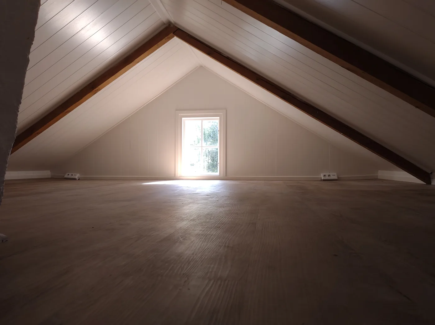 Vindsrenovering utförd av Robert’s Hantverks Service (2 av 7)