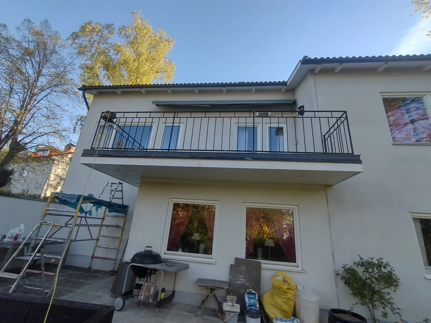 Balkong med klinker, under arbetets gång (2 av 2)