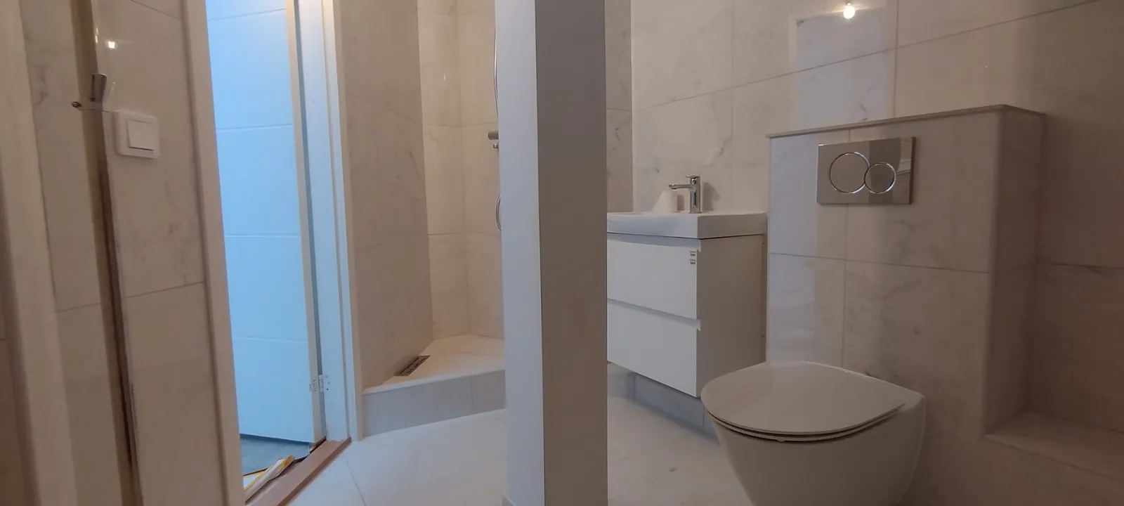 Komplett badrumsrenovering i Solna, bild 2 av 5