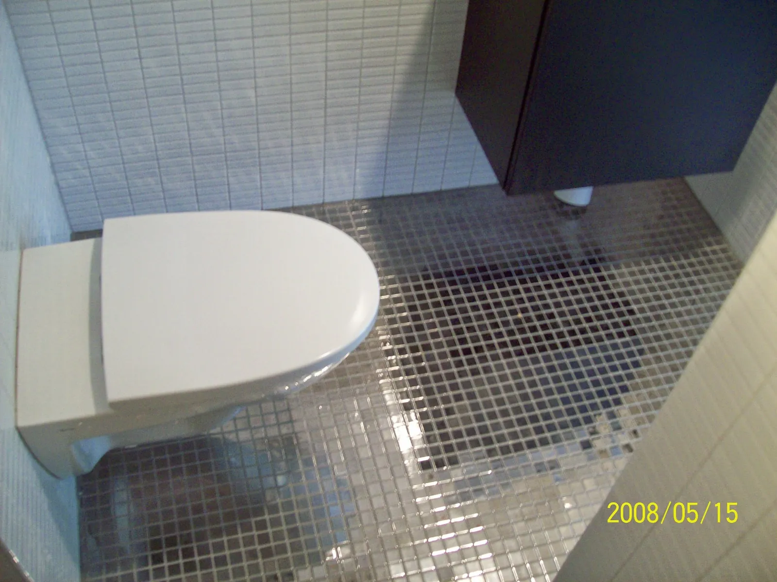 Badrumsrenovering med mosaik i Bromma, bild 4 av 4