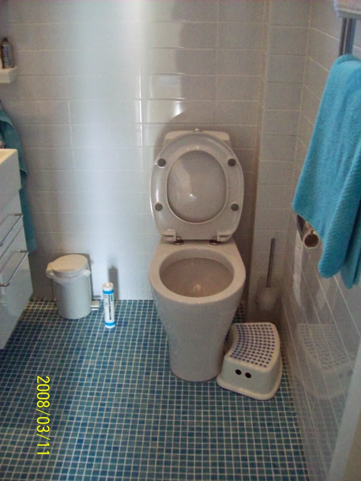 Badrumsrenovering med mosaikgolv, bild 1 av 1