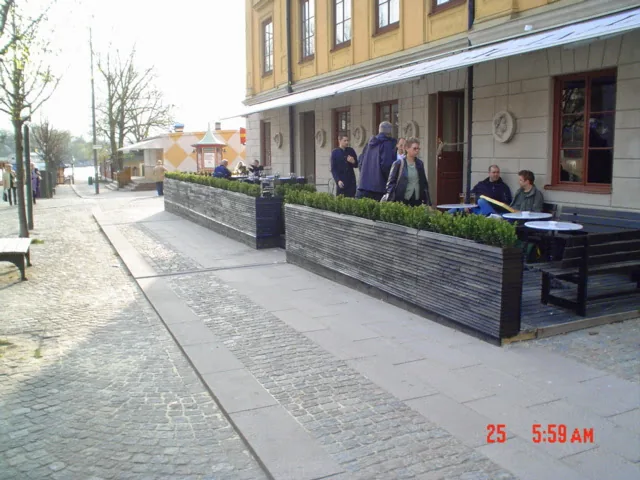 Uteservering med trädäck, bild 3 av 5