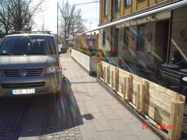 Uteservering med trädäck, bild 4 av 5